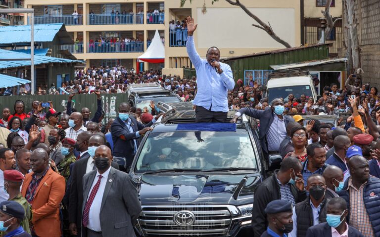 President Uhuru Kenyatta addressing masses at Pipeline, in Nairobi on 3 April, 2022