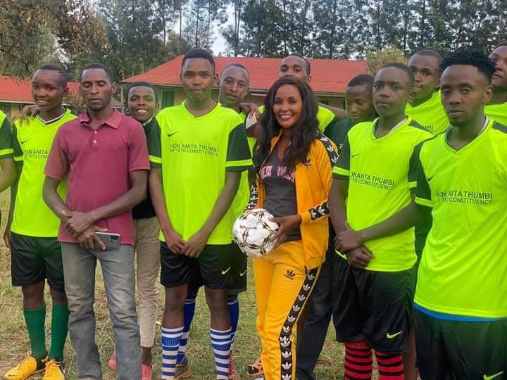 Tetu Constituency parliamentary aspirant Anita Thumbi with footballers.