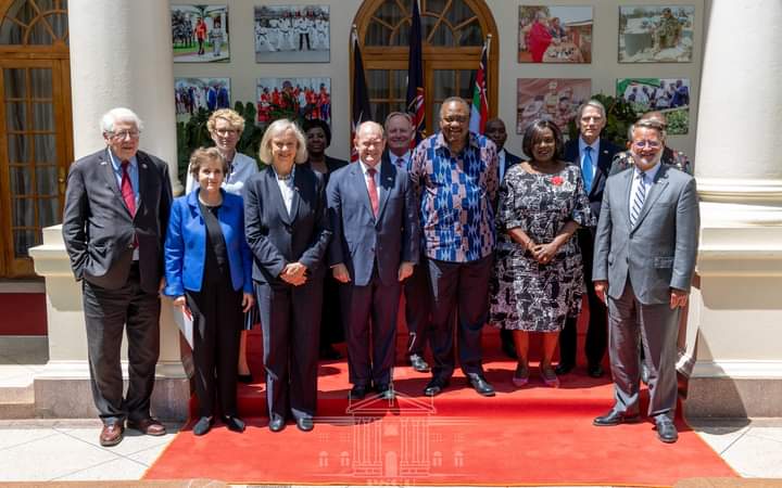 President Uhuru Kenyatta poses for a photo with visiting US delegation after holding talks at State House yesterday
