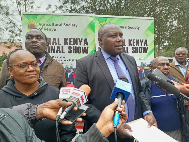 Central Kenya ASK Show chairman Patrick Karinga franked by other officials during a press briefing at Kabiruini yesterday