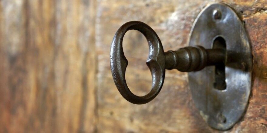 Closing door