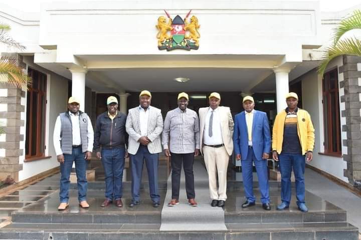 Deputy President Dr William Ruto with Kieni UDA leaders. Also in the photo is Mathira MP Rigathi Gachagua.