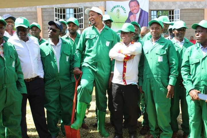 Farmers Party leader Irungu Nyakera (holding a spade) with politicians who joined the party yesterday.