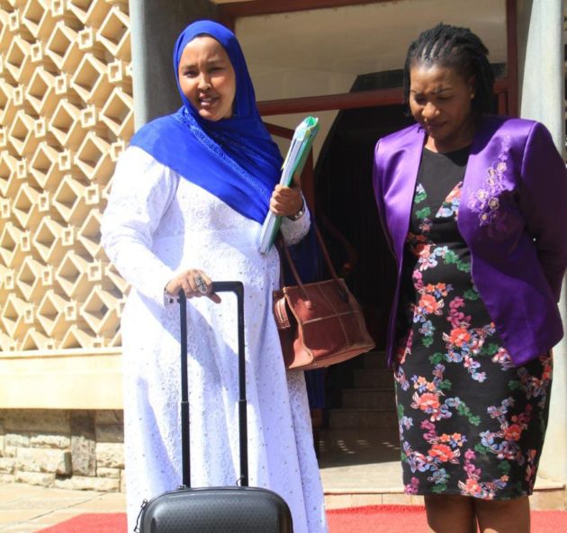 Fatuma Gedi arriving to the parliament with a bag