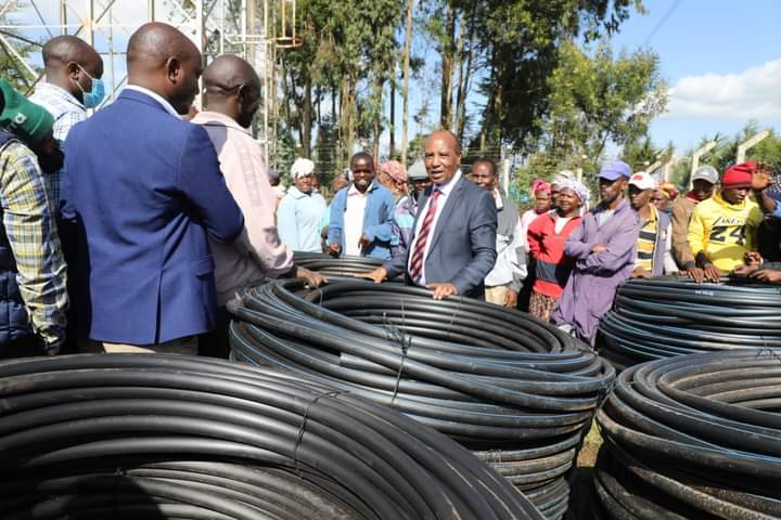 Governor Kimemia hands over pipes to St Mary's Water Project