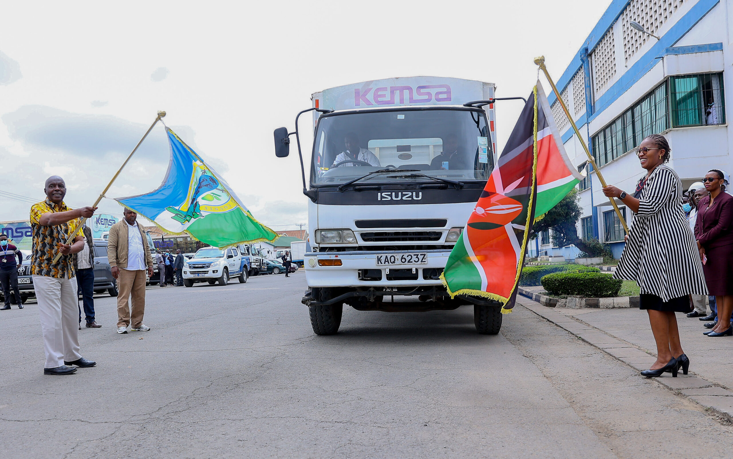 Makueni Governor Prof Kivutha Kibwana and KEMSA CEO Terry Ramadhani flagging off essential medicines to the county