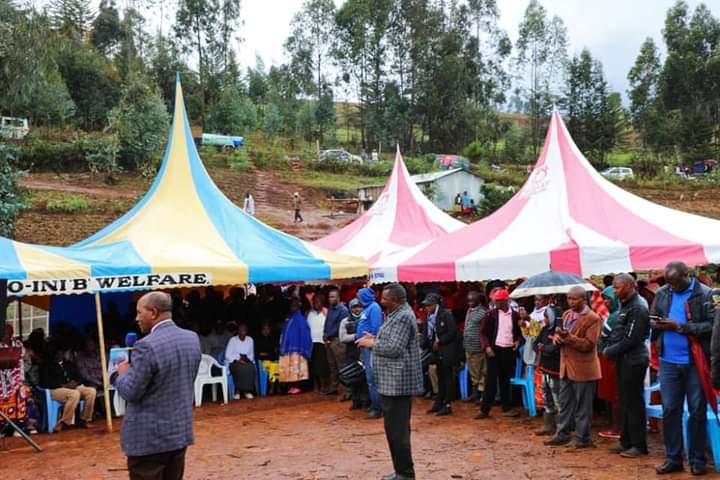Nyandarua County Governor Francis Kimemia addressing mourners.