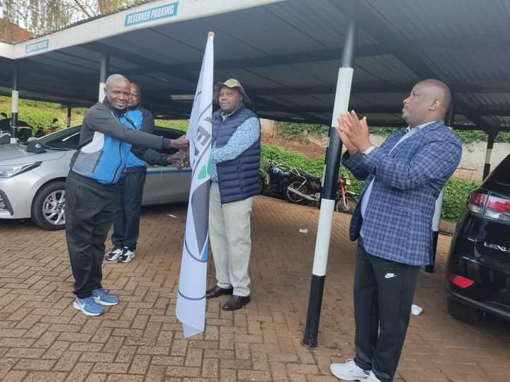 Nyewasco board chairman Patrick Karinga (centre) while flagging off the company sports team in Nyeri town.