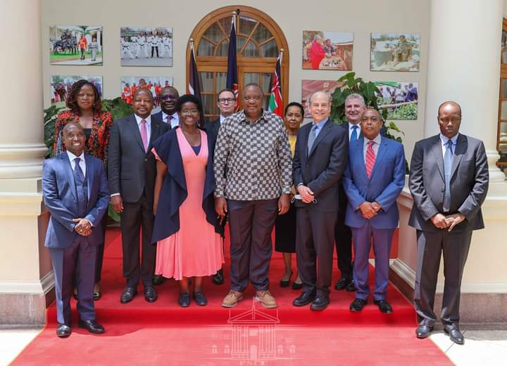 President Uhuru Kenyatta (centre) with other officials after the meeting. They include Health CS Mutahi Kagwe (2nd left) and Nakuru County Governor Lee Kinyanjui (right)