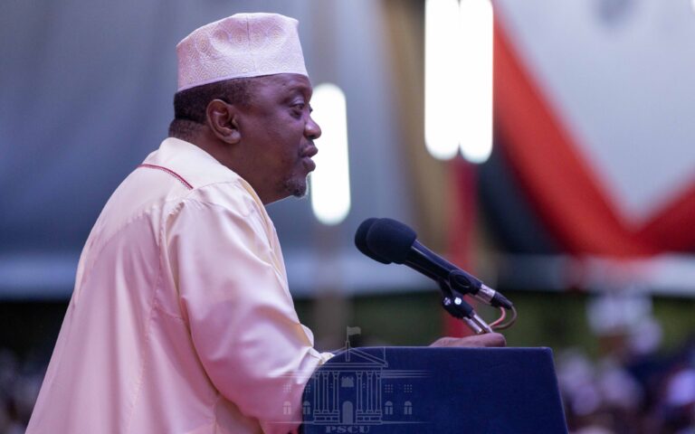 President Uhuru Kenyatta has advised Kenyans to elect steadfast leaders capable of uniting the country