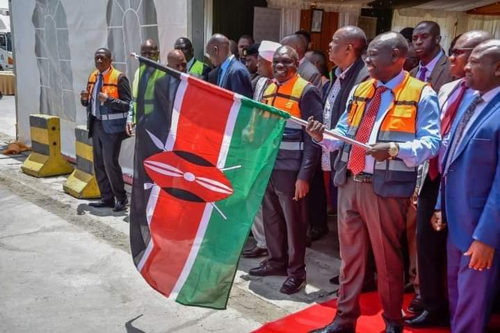 Deputy President Rigathi Gachagua ( holding flag) flagging off fertilizer for KTDA affiliated farmers last week. On the right is the agency chairman David Ichoho