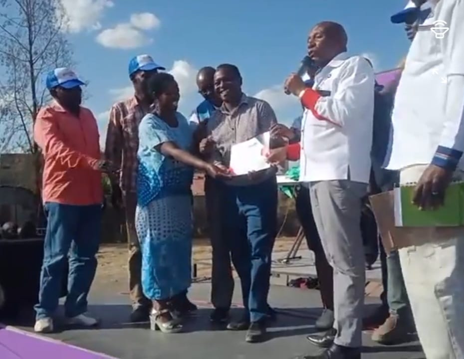 Dr Thuo Mathenge (2nd right}