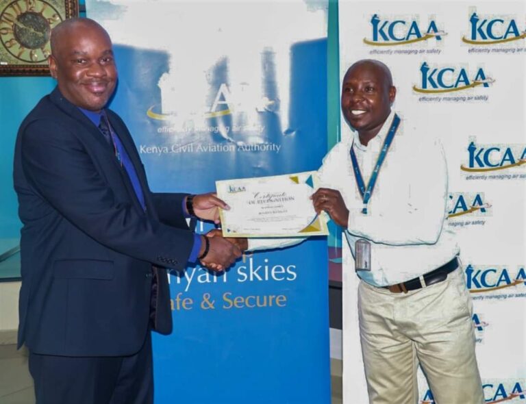 KCAA Director General, awardeding Customer Service Champions