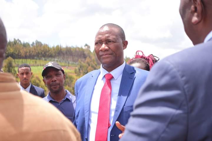 Nyandarua County Governor Moses Kiarie Badilisha engaging residents at Ex-Jacobs dam area