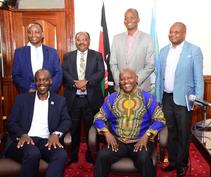 Nyeri County governor Mwalimu Mutahi Kahiga, CHS chairman Dr Richard Ayah pose for a photo after yesterday's consultative meeting.