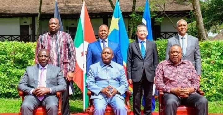 Leaders pose for photo after the opening of the Nairobi meeting on Monday.