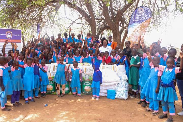 MKU fraternity distributed dry food stuff to Enziu Primary School pupils