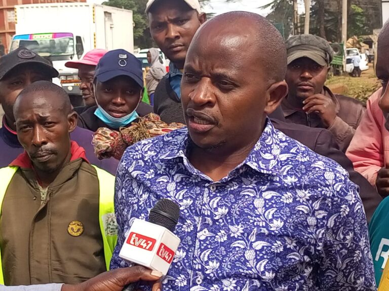 Mathira MP Eric Wamumbi addressing journalists in Karatina town yesterday