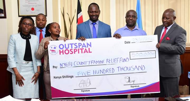 Nyeri County governor Mwalimu Mutahi Kahiga (right) receiving a cheque worth Sh500,000 from Outspan Hospital team yesterday.