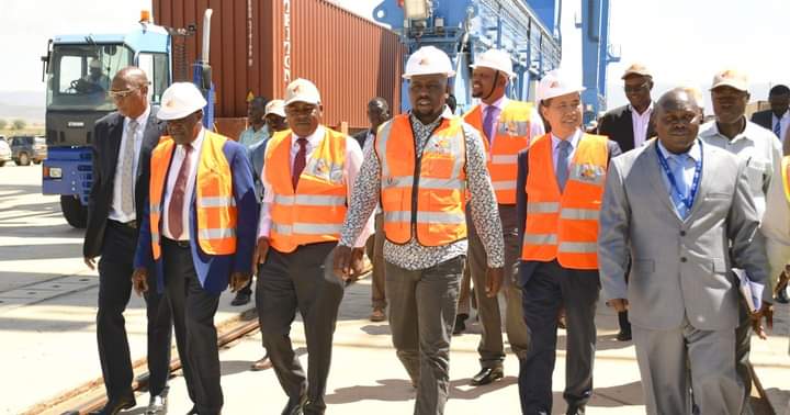 CS Kipchumba Murkomen (3rd right) in Naivasha