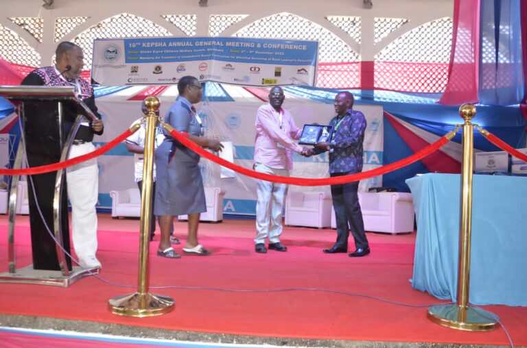 Mr Philip mitei, National Secretary, KEPSHA awarding a token of appreciation to pro-Chancellor, Mount Kenya university, Dr Vincent Gaitho