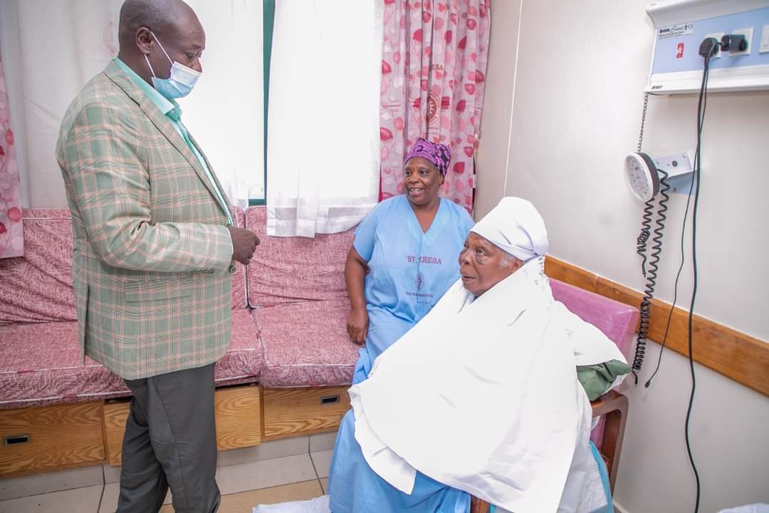 Deputy President Rigathi Gachagua with Mama Mukami Kimathi at Nairobi Hospital.
