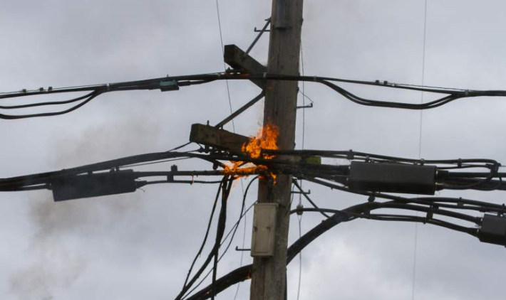 Hanging electricity wire