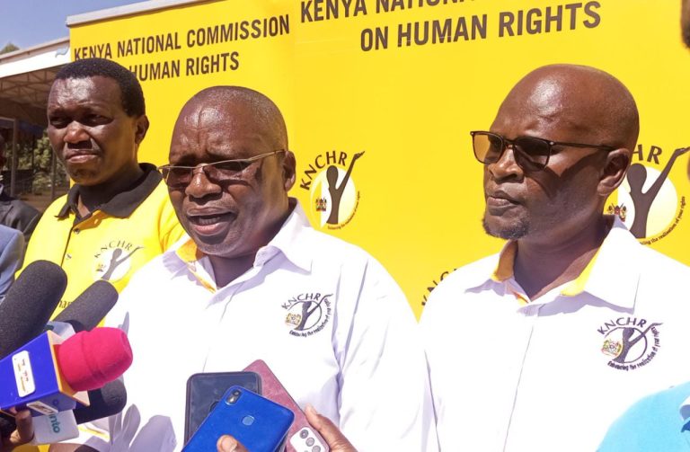 Kenya National Commission on Human Rights CEO Dr Bernard Mogesa and Vice Chair Dr Nyeri Suleiman addressing the media in Kisii County