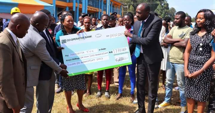 Manyatta MP Gitonga Mukunji and other leaders during the launch of the programme