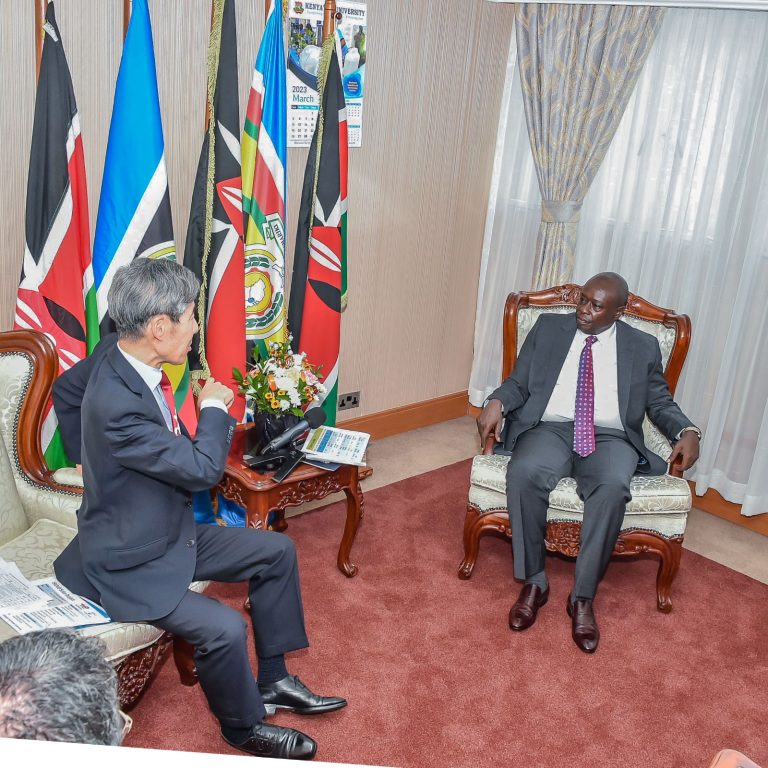 DP Rigathi Gachagua (right) with Japanese ambassador to Kenya Okaniwa Ken during a meeting held at Harambee House Annex