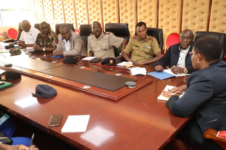 Meru County governor Kawira Mwangaza in discussion with Tana Water Works Development Agency officials and those from National Police Service at her boardroom yesterday.