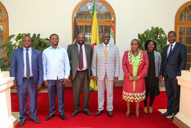 President William Ruto when he he met President Emerson Mnangagwa’s special envoy, Ambassador Simbarashe Mumbengegwi at State House, Nairobi