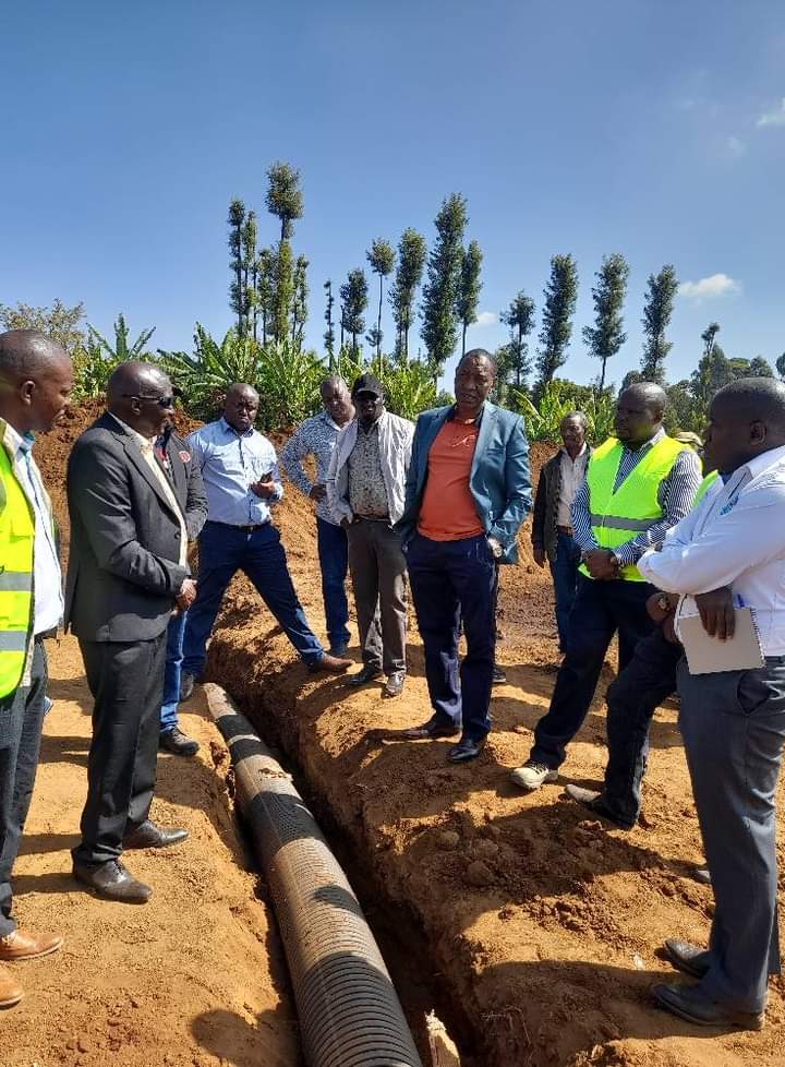 Tana Water Works Development Agency (TWWDA) chairman Wanyaga Gathaka (2nd right)
