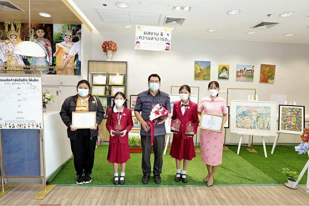 Thai girls join in Switzerland art contest
