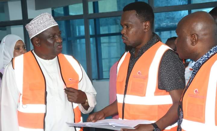 CS Salim Mvurya (left) and other Maritime officials during the KMA headquarters which is under construction