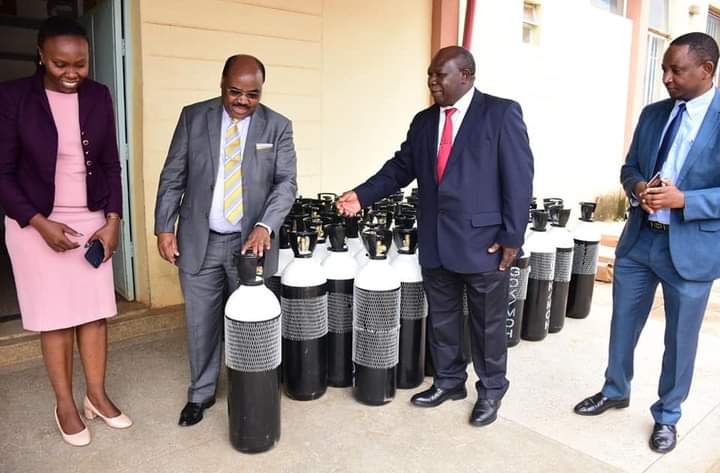 Nyeri County Deputy Governor David Kinaniri and Health CEC Dr Joseph Kiragu alongside other officials inspecting Oxygen cylinders donated by the National Government
