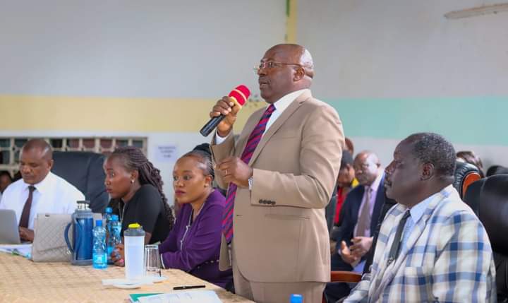 Othaya MP Wambugu Wainaina addressing parents and beneficiaries of this year’s Bursary fund.