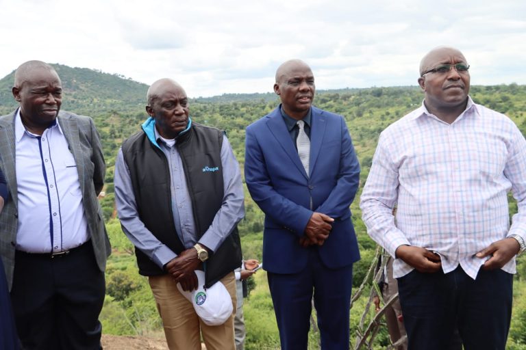 Tana Water Works Development Agency CEO Eng Philip Gichuki, Agency chairman Wanyaga Gathaka,