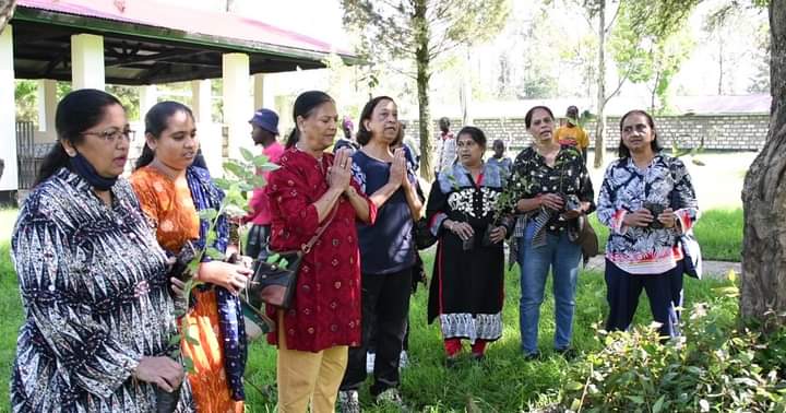 Visha Oshwal Community members