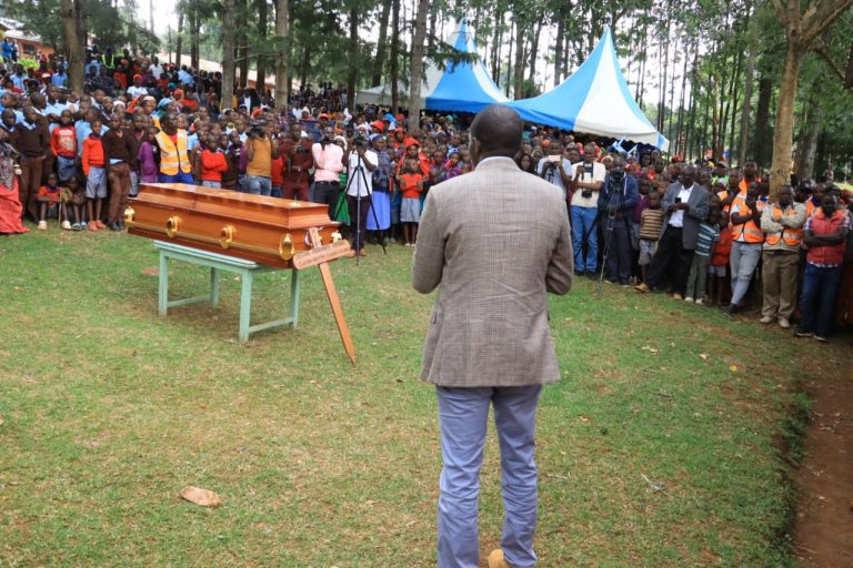 Kisii County governor Simba Arati addressing the mourners during the burial of Justine Momanyi