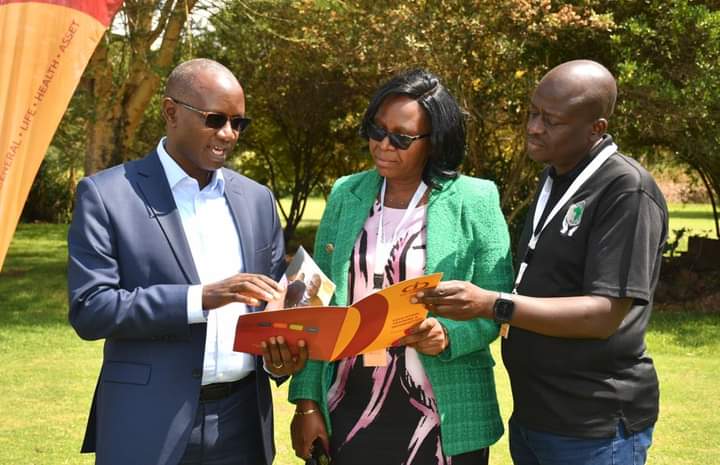 CIC Insurance and Investment Group Chief Executive Officer, Patrick Nyaga (L)