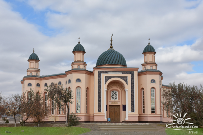 Shrine and history of Sultan Uwais Baba3