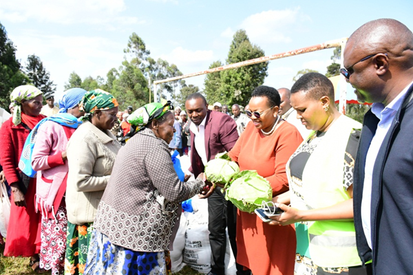 Foods Donation At Mairi Primary Ground Courtesy Of Senator Veronica Maina Inspiring Hope Of Elderly And Less Fortunate Kangari Ward