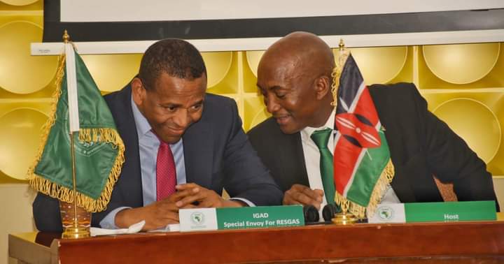 Ambassador Moi Lemoshira, the Director General at the Kenya State Department of Foreign Affairs (right) chats with Mohamed AlI