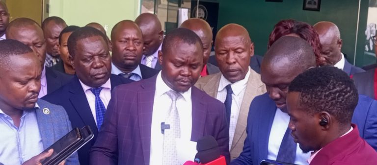 A section of members of the Kisii Assembly addressing the media over certain local leaders attacking governor Simba Arati.