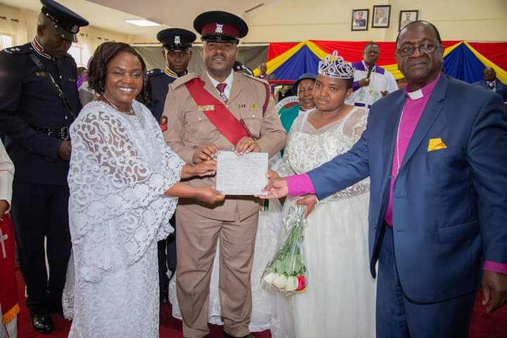Pastor Dorcas Rigathi presenting a gift to one of the officers who officiated their marriage on Saturday