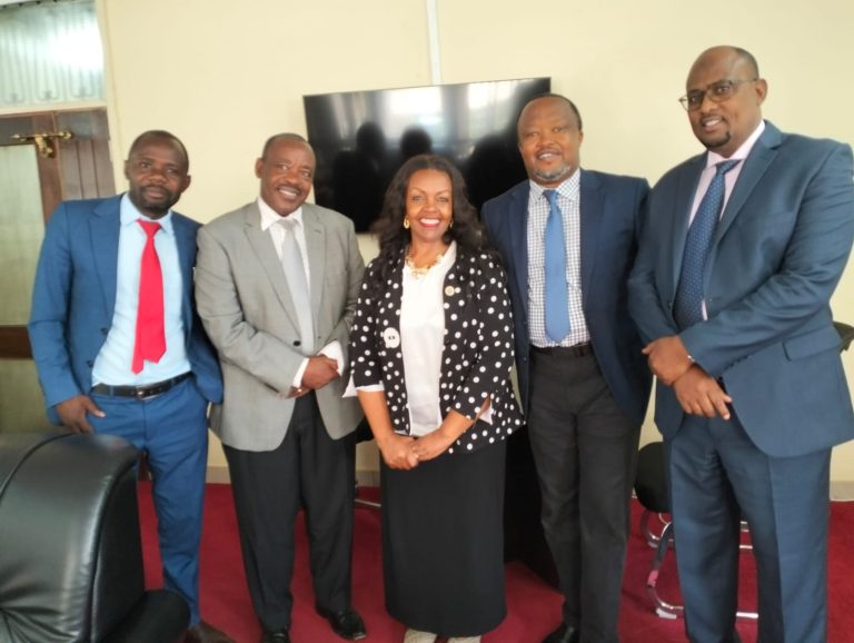 Rosemary Kariuki (C) the Nairobi County Education CEC
