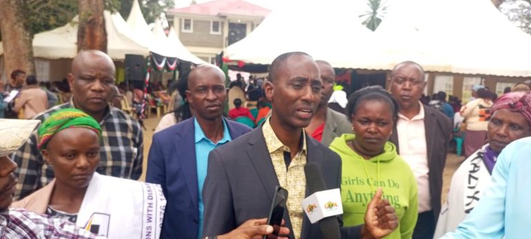 Tetu MP Geoffrey Wandeto addressing the media at Wamagana yesterday