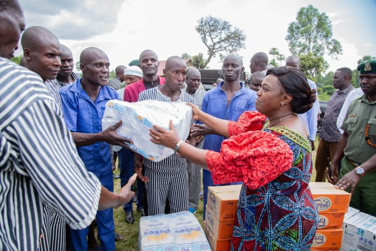 The spouse of the President Pastor Dorcas Rigathi hands over toiletries to prisoners at the Kendege Prison in the interior parts of Migori County as part of the outreach program targeting the boy child in prisons on Friday. Photo/OSDP