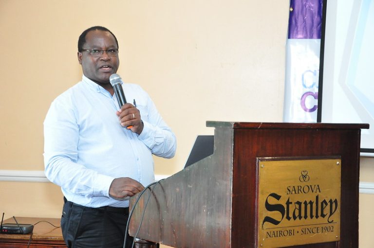 Prof Paul Njogu of Jomo Kenyatta University of Agriculture and Technology addressing the media during Air pollution workshop in Nairobi